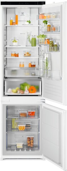 Electrolux Vestavná chladnička s mrazákem 700 NoFrost CoolAssist® CustomFlex ENA7CE19S