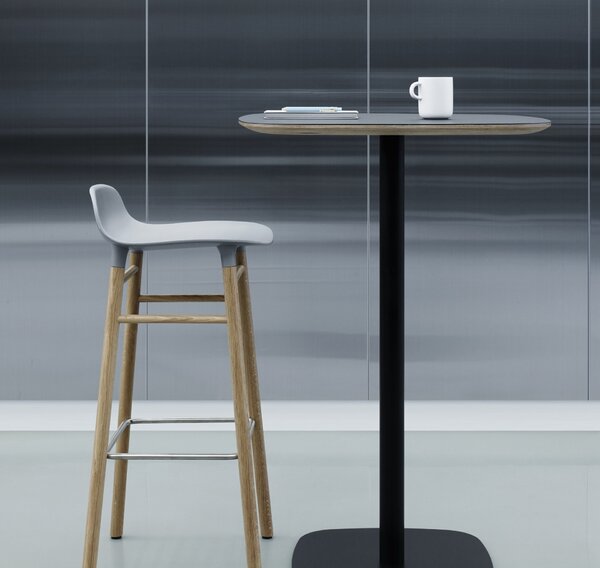 Normann Copenhagen designové barové židle Form Barstool Wood (65 cm)
