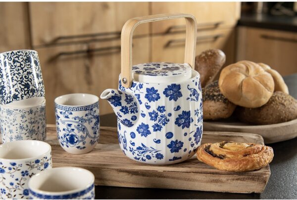 Porcelánový kalíšek na čaj s okrasnými modrými lístky – 100 ml