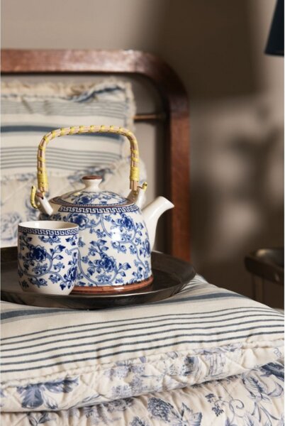 Porcelánový kalíšek na čaj s modrými květy – 100 ml