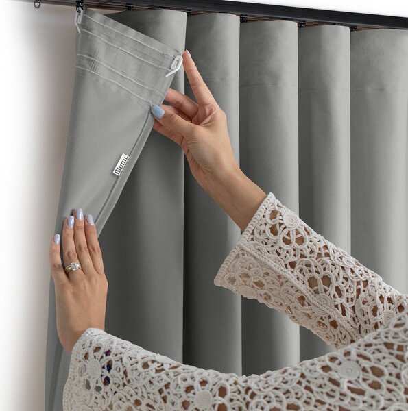 Šedý sametový dimout závěs 200x250 cm Velto – Filumi