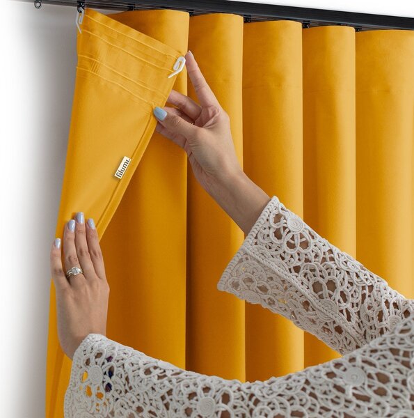 Sametový dimout závěs v hořčicové barvě 200x270 cm Velto – Filumi