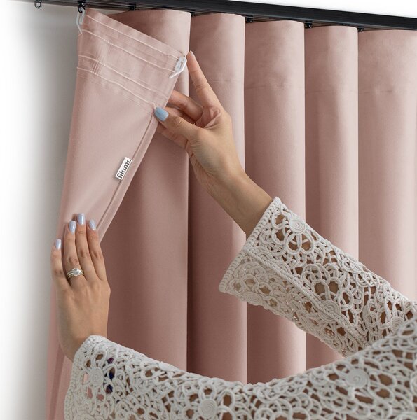 Světle růžový sametový dimout závěs 140x225 cm Velto – Filumi