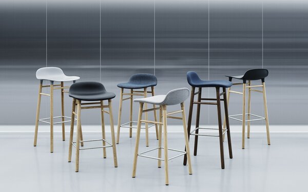 Normann Copenhagen designové barové židle Form Barstool Wood (65 cm, černá, ořech)