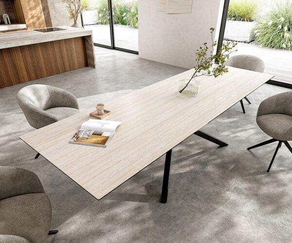 DELIFE Jídelní stůl Edge 300x100 cm keramika Laminam®Travertino Bianco krémová bílá křížová podnož černá