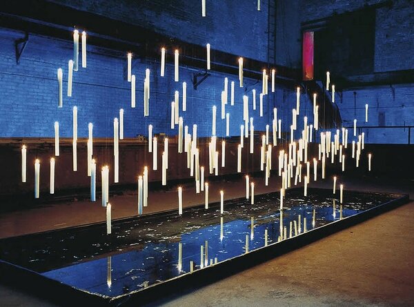 Ingo Maurer designová závěsná svítidla Fly Candle Fly