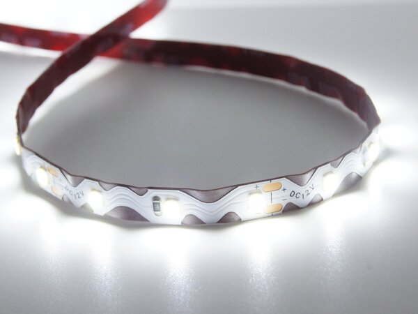 LED pásek OHEBNÝ 8mm 12W/m, PROFI, 12V, IP20, 60LED/m, SMD2835 Barva světla: Teplá bílá, 2700K