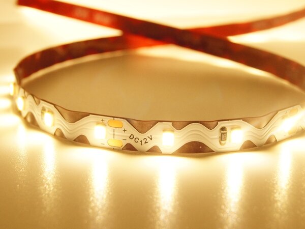 LED pásek OHEBNÝ 8mm 12W/m, PROFI, 12V, IP20, 60LED/m, SMD2835 Barva světla: Teplá bílá, 2700K