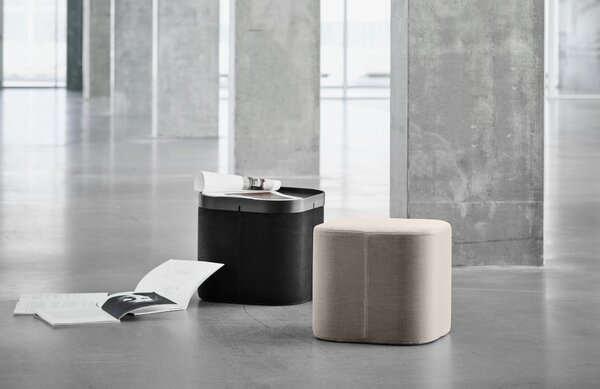 Černý lakovaný podnos Softline Soft Square 49 x 49 cm