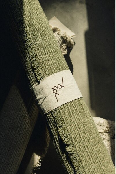 Khaki ručně tkaný bavlněný koberec 140x200 cm Handloom – Lorena Canals