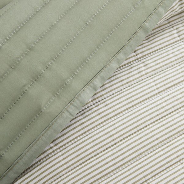 Zelený prošívaný přehoz 220x230 cm Stripe – Catherine Lansfield