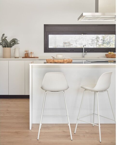 Bílá barová židle (výška sedáku 65 cm) Brighter – Kave Home