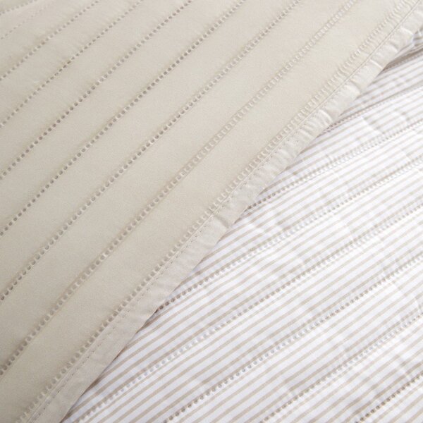 Béžový prošívaný přehoz 220x230 cm Stripe – Catherine Lansfield