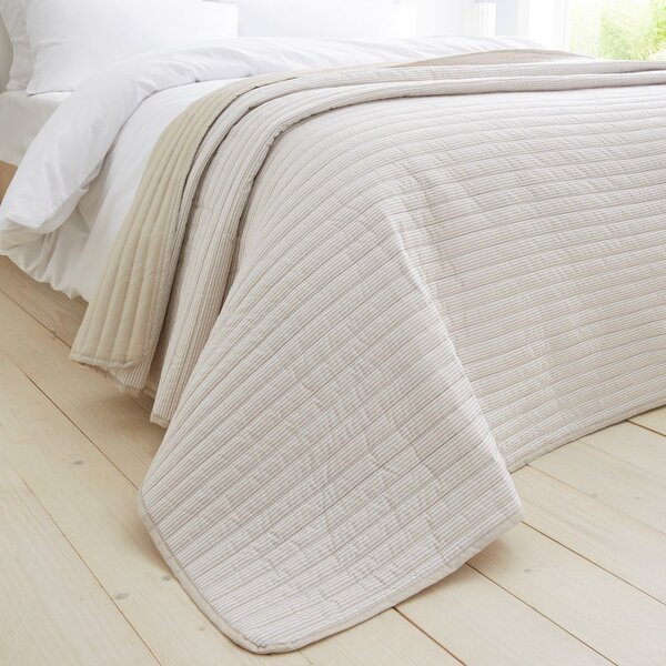 Béžový prošívaný přehoz 220x230 cm Stripe – Catherine Lansfield